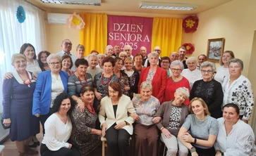 Na_fotografii_zdjecie_grupowe_seniorow_z_bochni